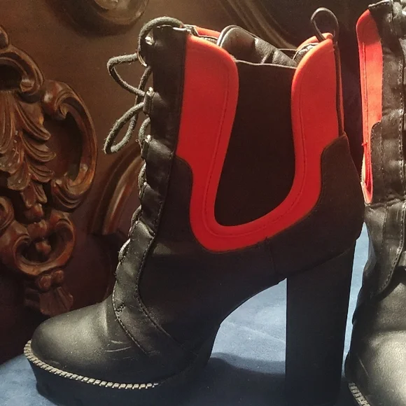 Stylish Black and Red Women's Boots - Picture 4 of 4